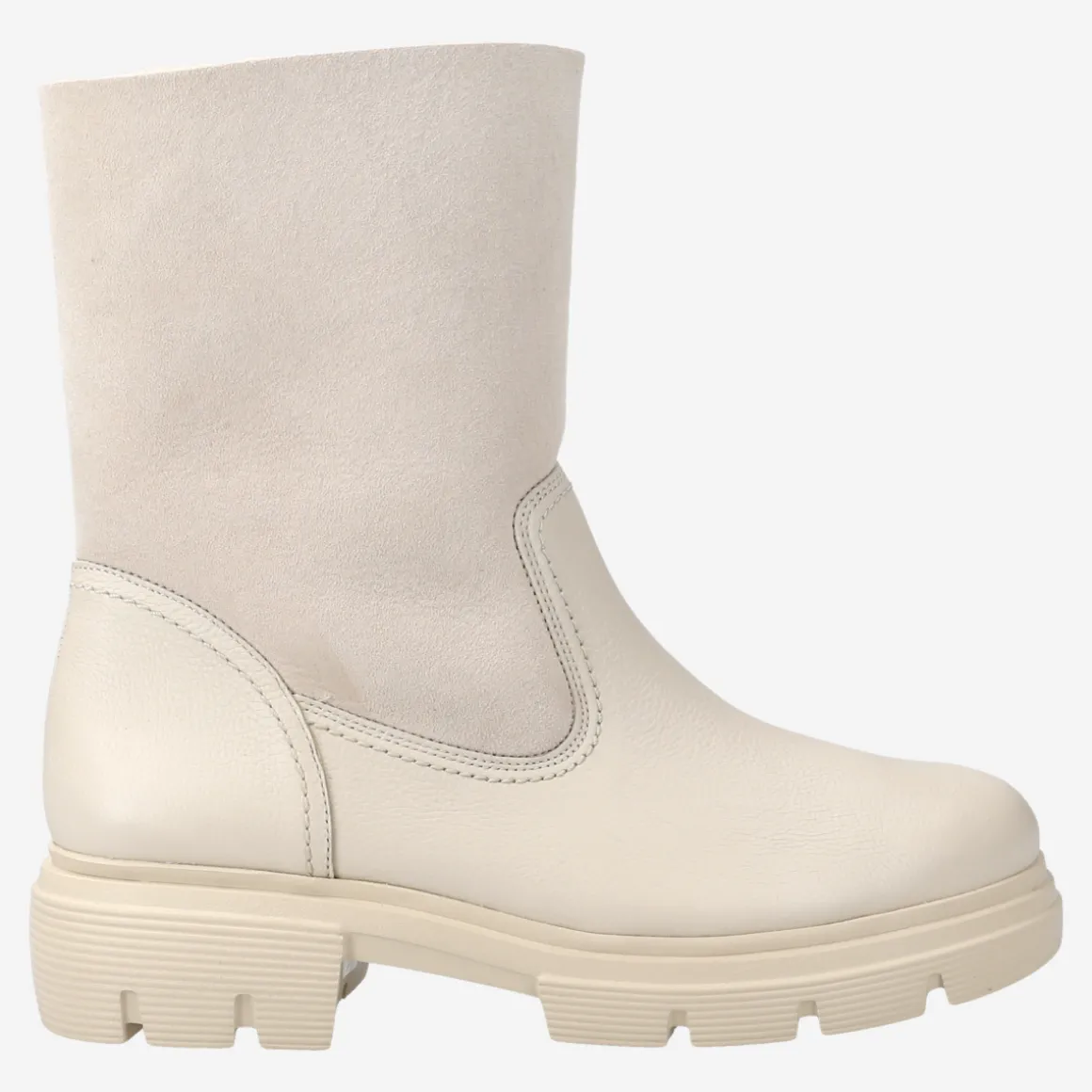 Ankle boot with lambskin