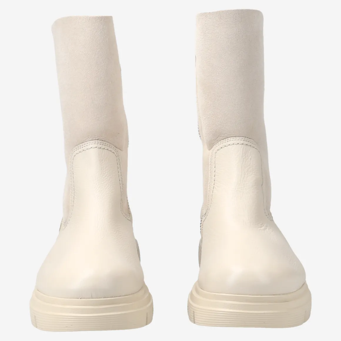 Ankle boot with lambskin
