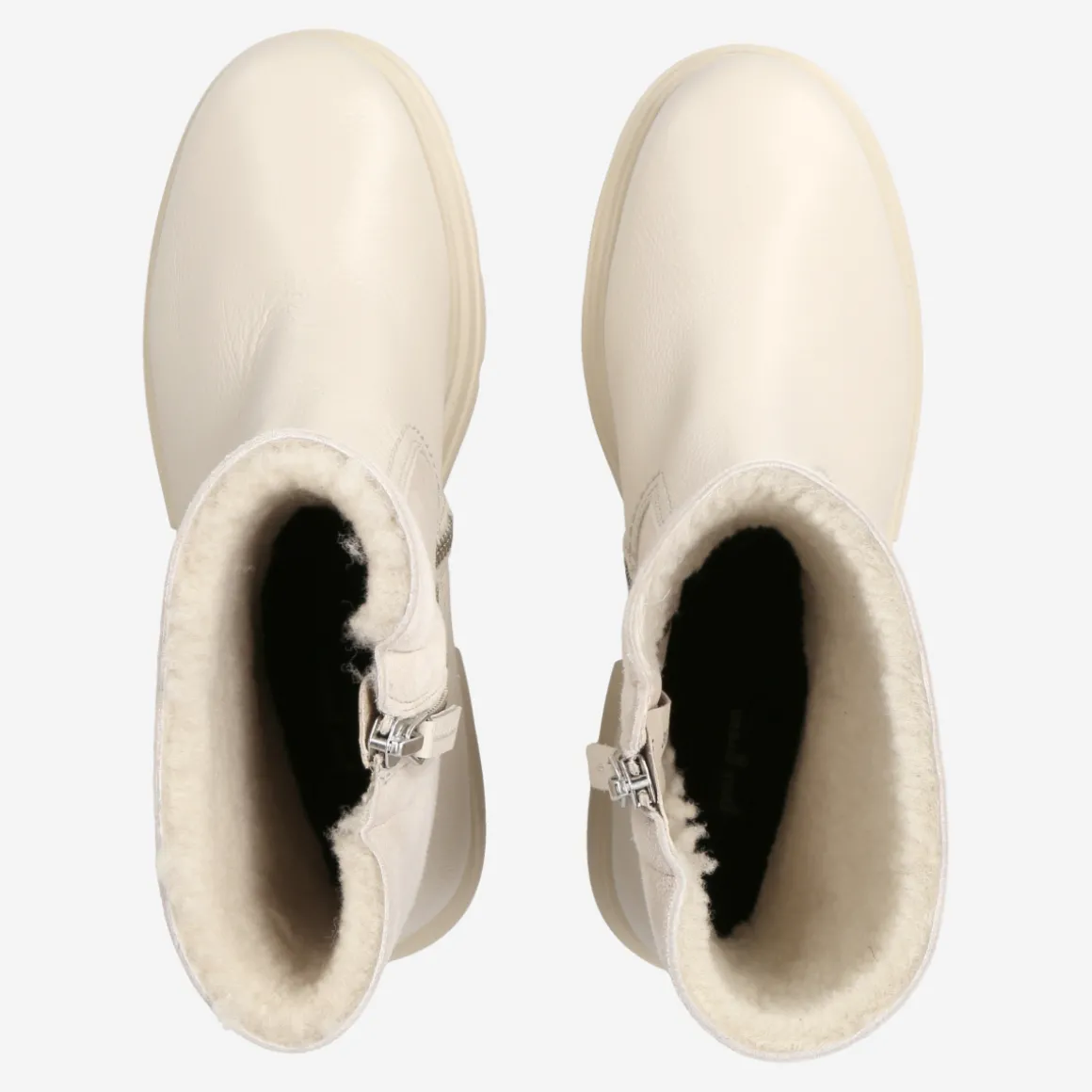 Ankle boot with lambskin