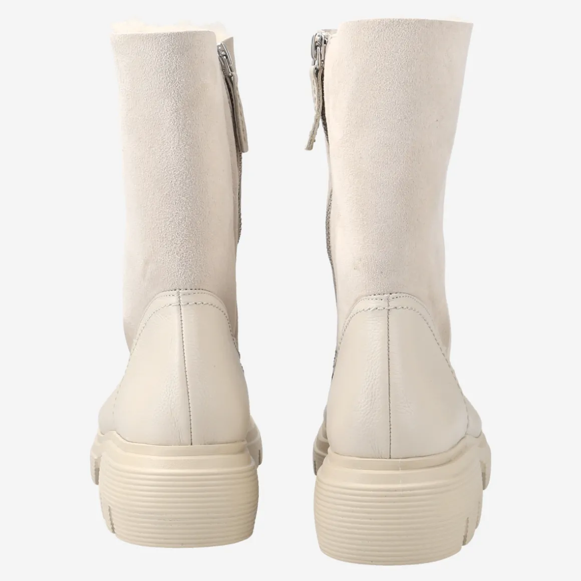 Ankle boot with lambskin