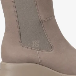 Chelsea boots