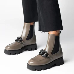 Chelsea boots