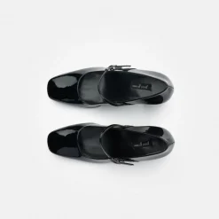 Clasp pumps