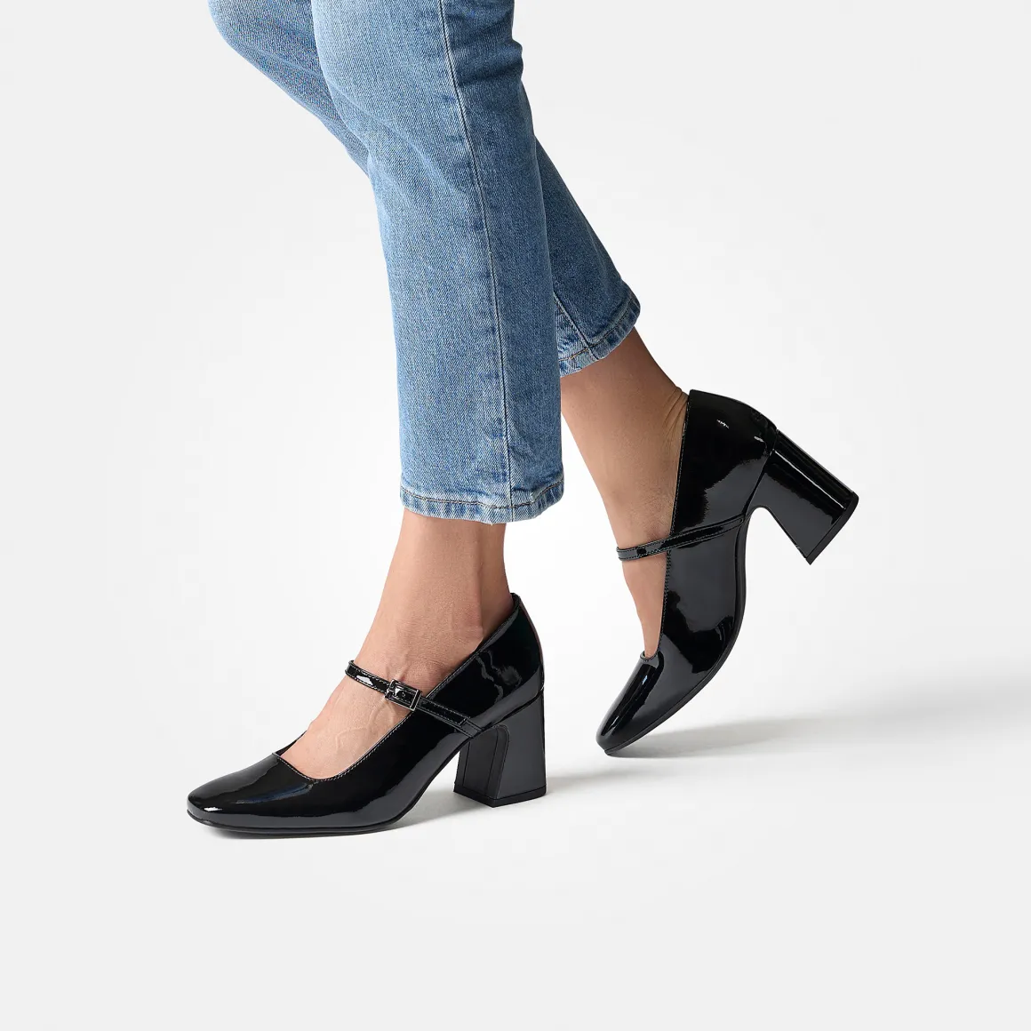 Clasp pumps