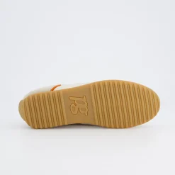 Clasp pumps