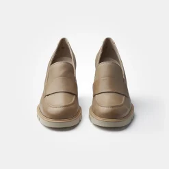 High-front pumps