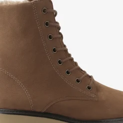 Lace up bootie with warm lining