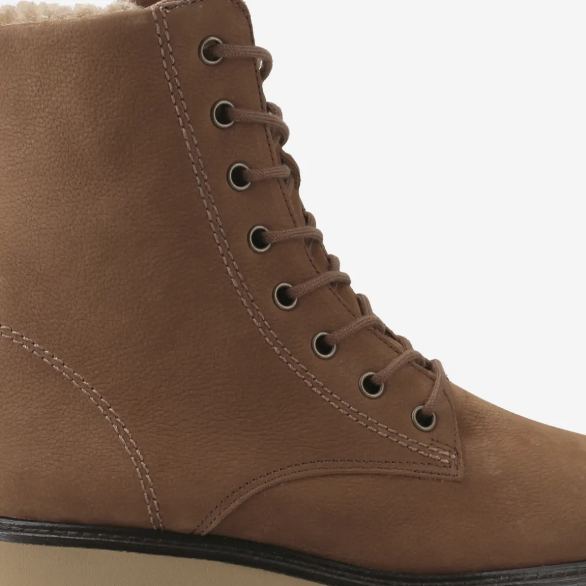 Lace up bootie with warm lining