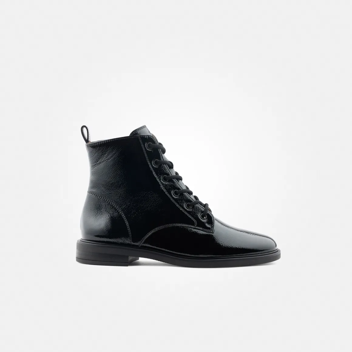 Lace-up ankle boot