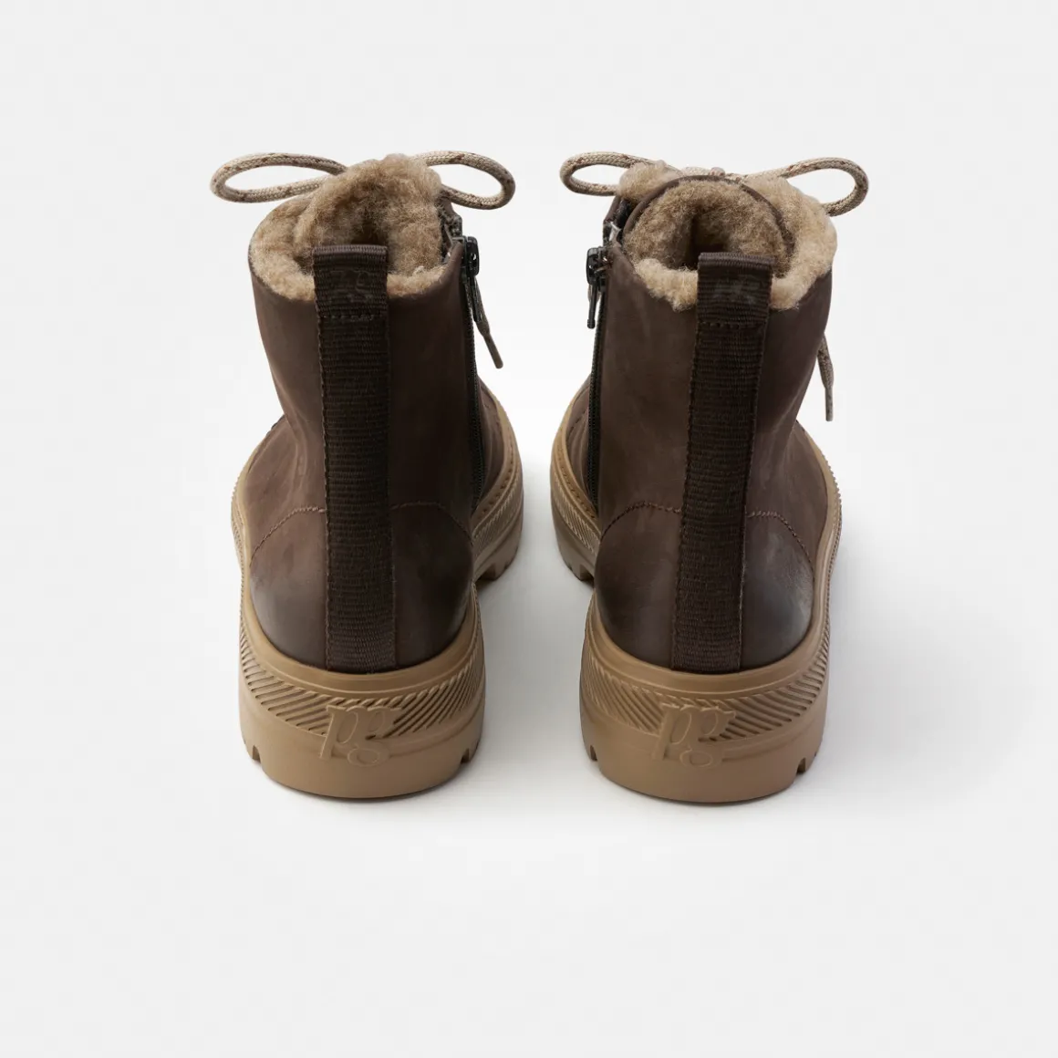Lace-up ankle boot with warm lining
