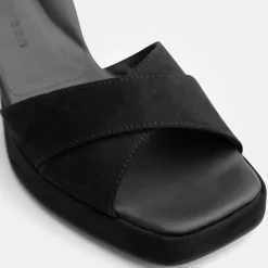 Sandal