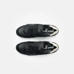 Sneaker with removable footbed