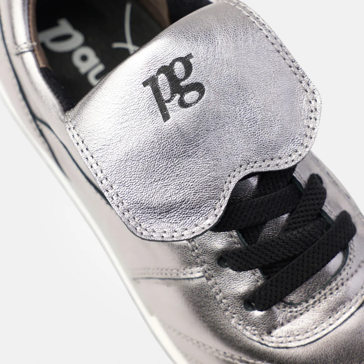 Sneaker with removable footbed