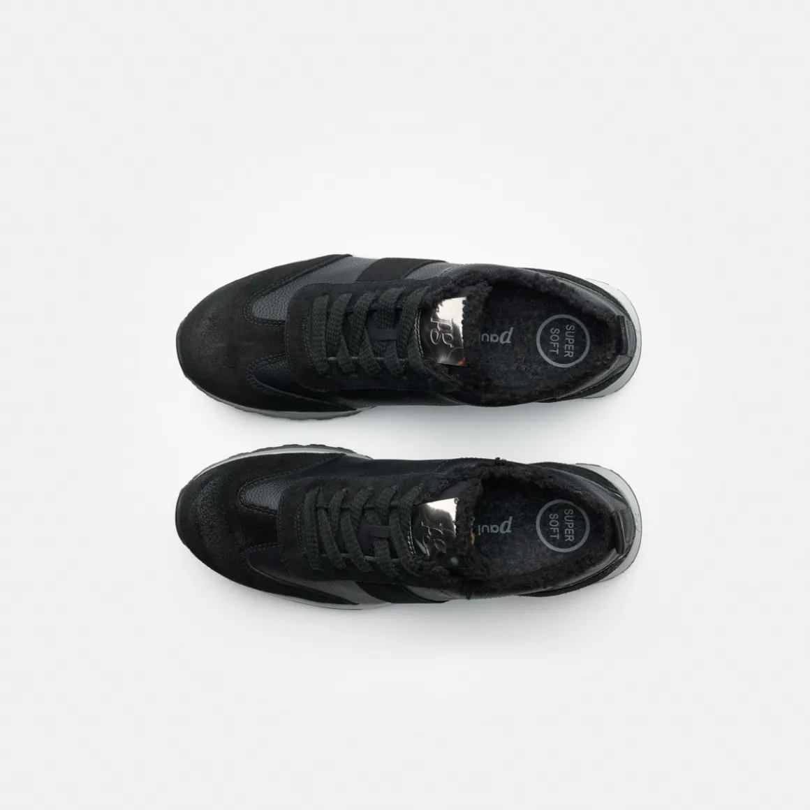 Sneaker with removable footbed