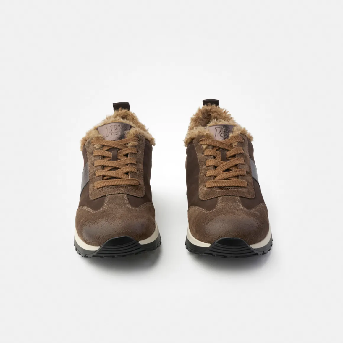 Sneaker with removable footbed