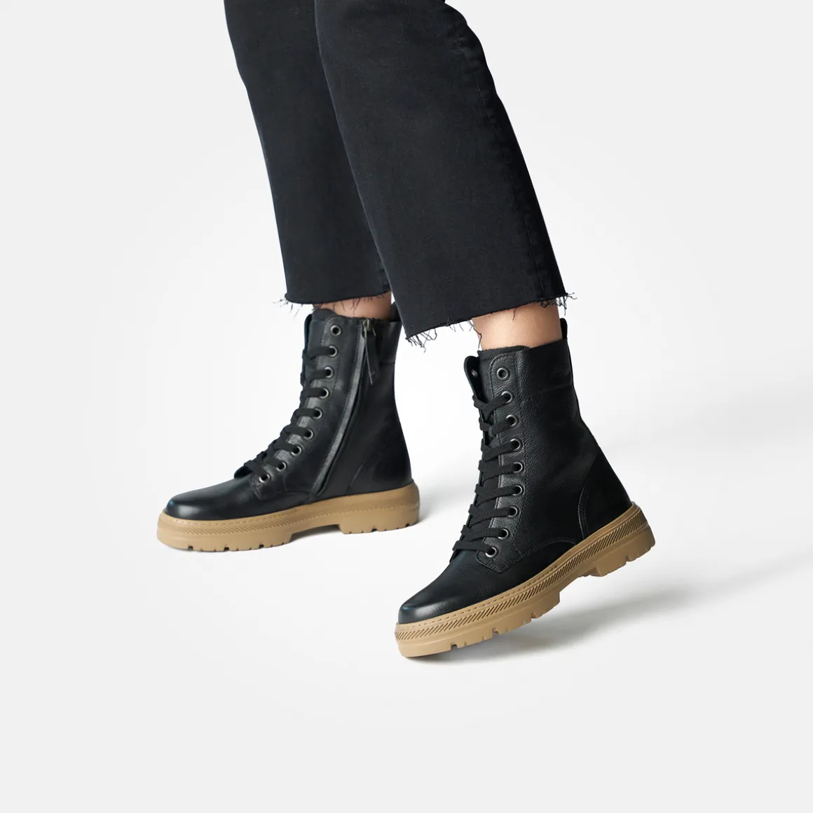 SUPER SOFT lace up boots