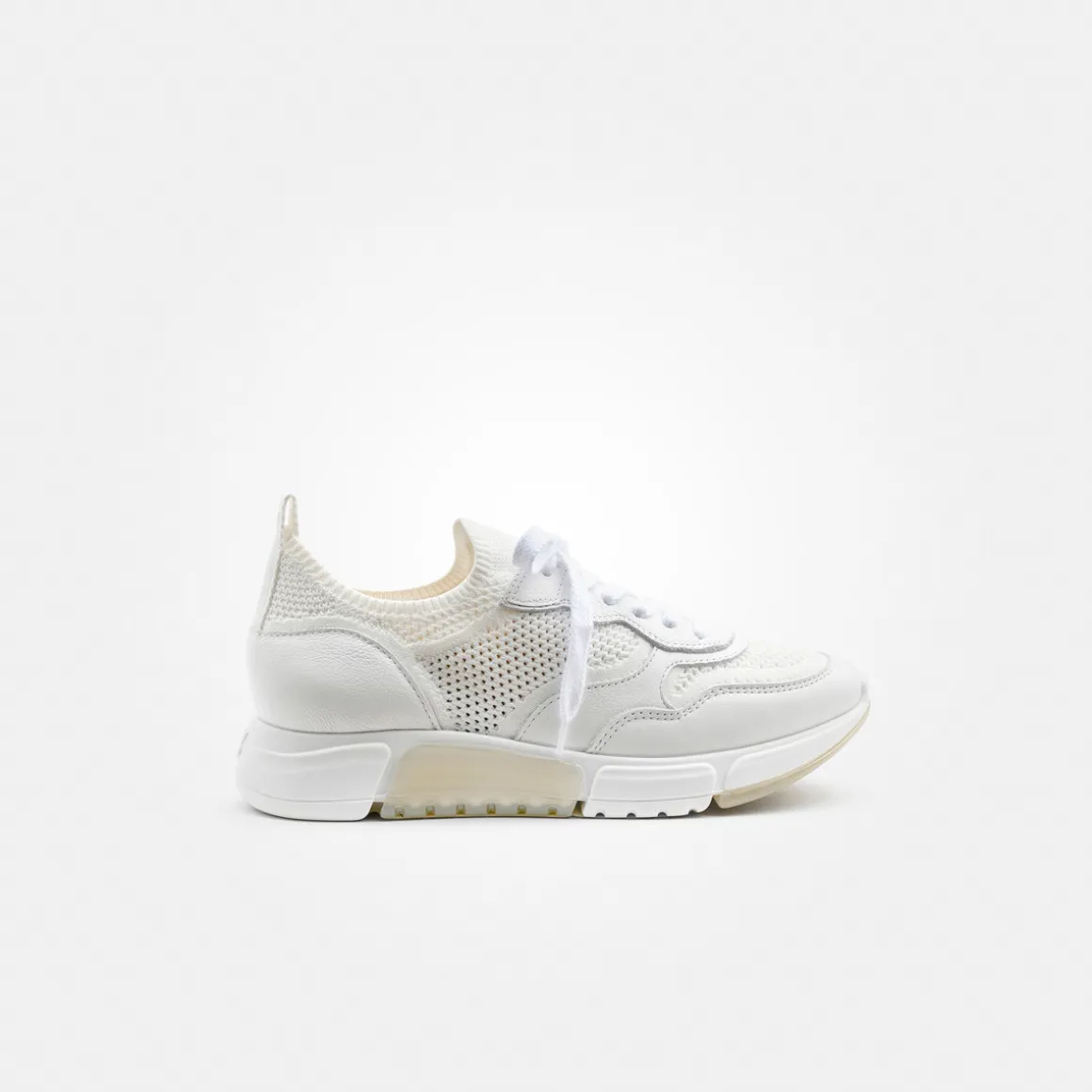 SUPER SOFT sneaker with removable footbed